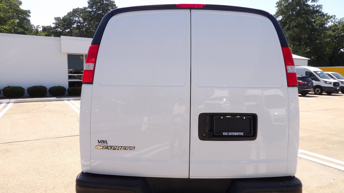 Used 2025 Chevrolet Express 2500 Extended w/ Driver Convenience Package RWD image 4