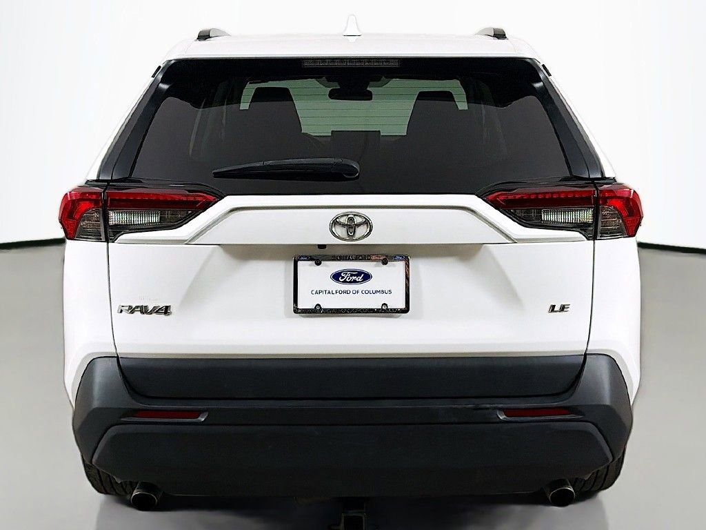 Used 2020 Toyota RAV4 LE image 9