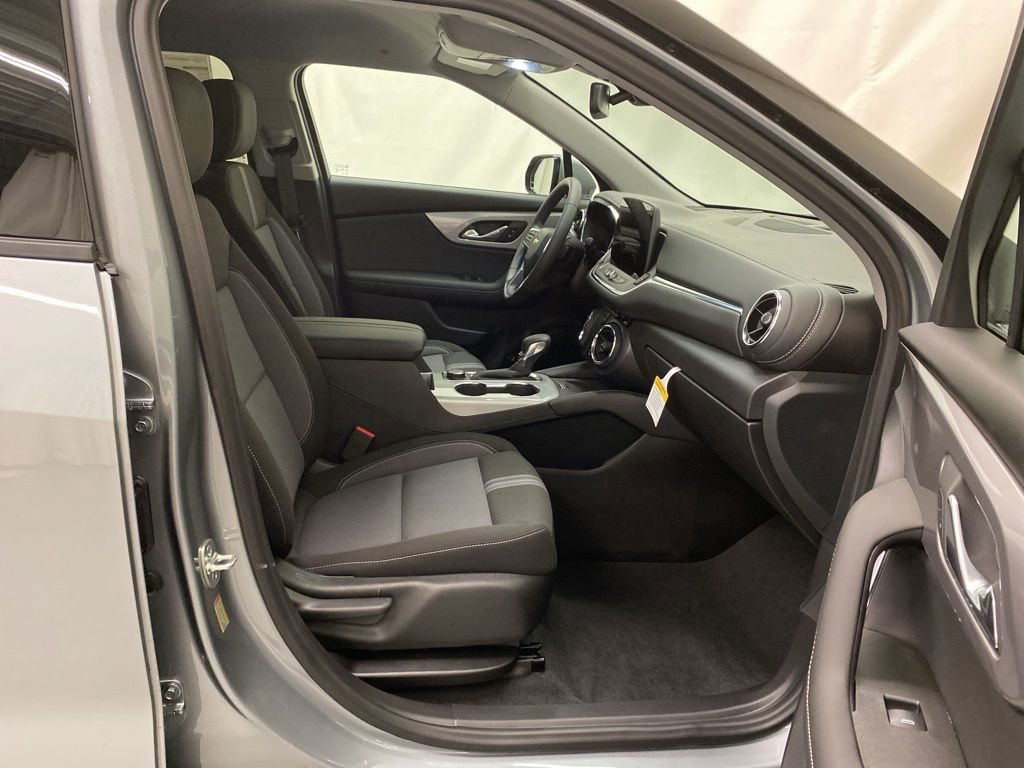 New 2026 Chevrolet Blazer LT w/ LPO, Black Sport Package image 15