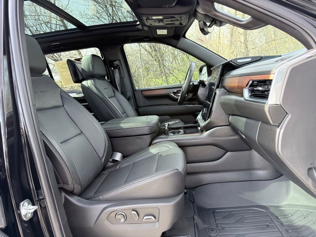 Used 2025 GMC Yukon Denali w/ Denali Reserve Package image 52