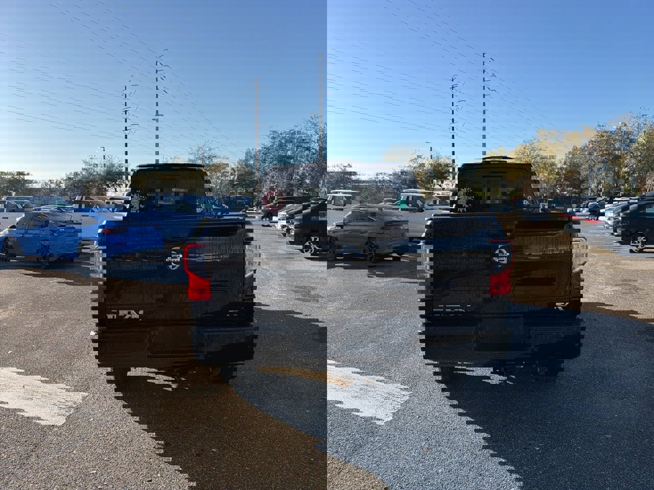 Used 2021 Nissan Titan SV w/ SV Convenience Package image 4