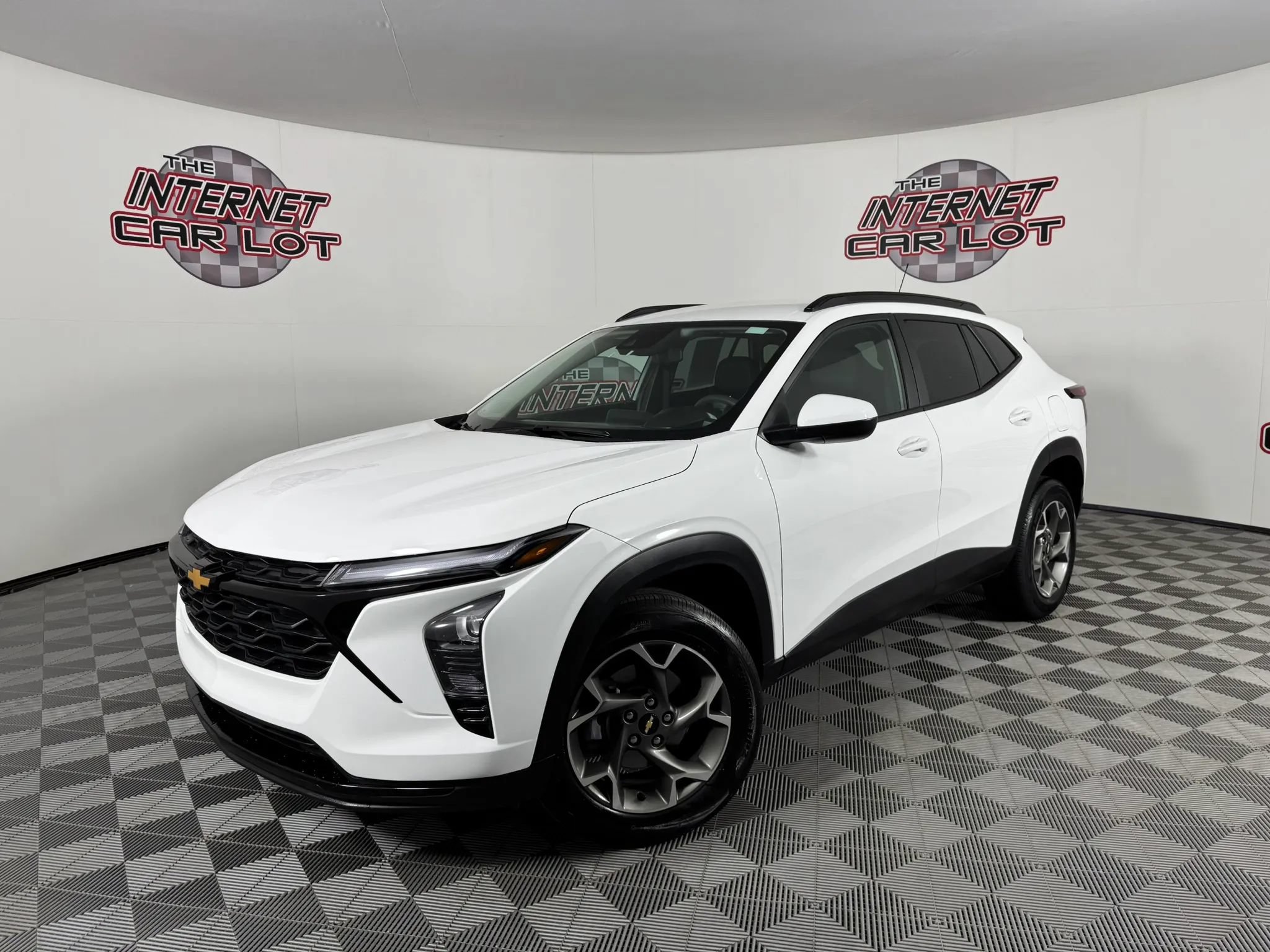 Used 2026 Chevrolet Trax LT FWD image 1