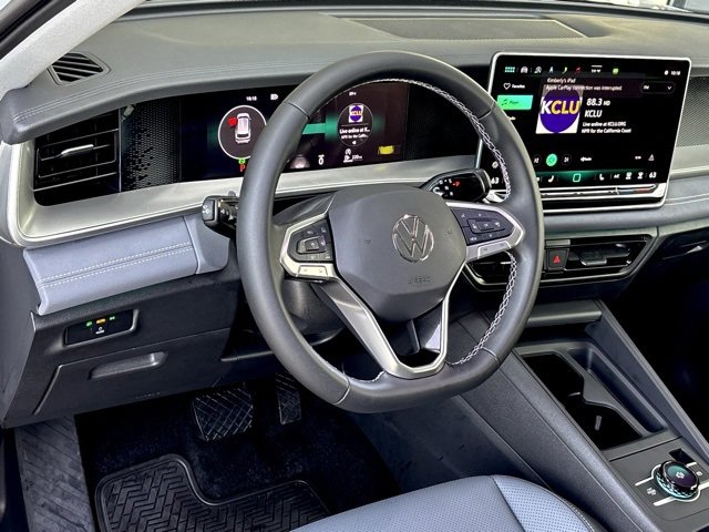 Used 2025 Volkswagen Tiguan SE image 11