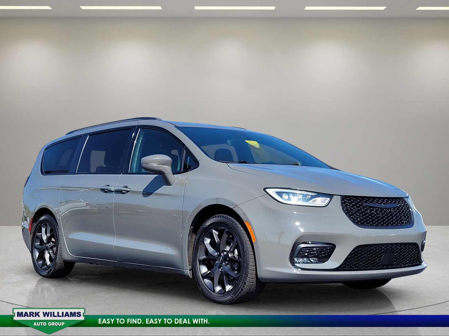 Used 2021 Chrysler Pacifica Touring w/ S Appearance Package FWD video 1