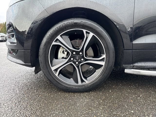 Used 2019 Ford Edge ST image 18