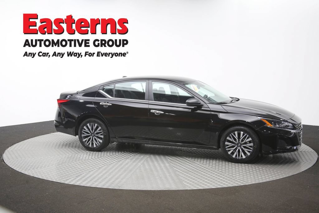 Used 2025 Nissan Altima 2.5 SV FWD image 47