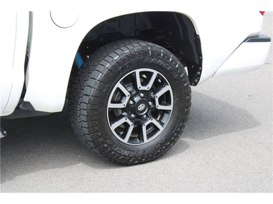 Used 2016 Toyota Tundra Limited w/ Limited Premium Package AWD/4WD image 6