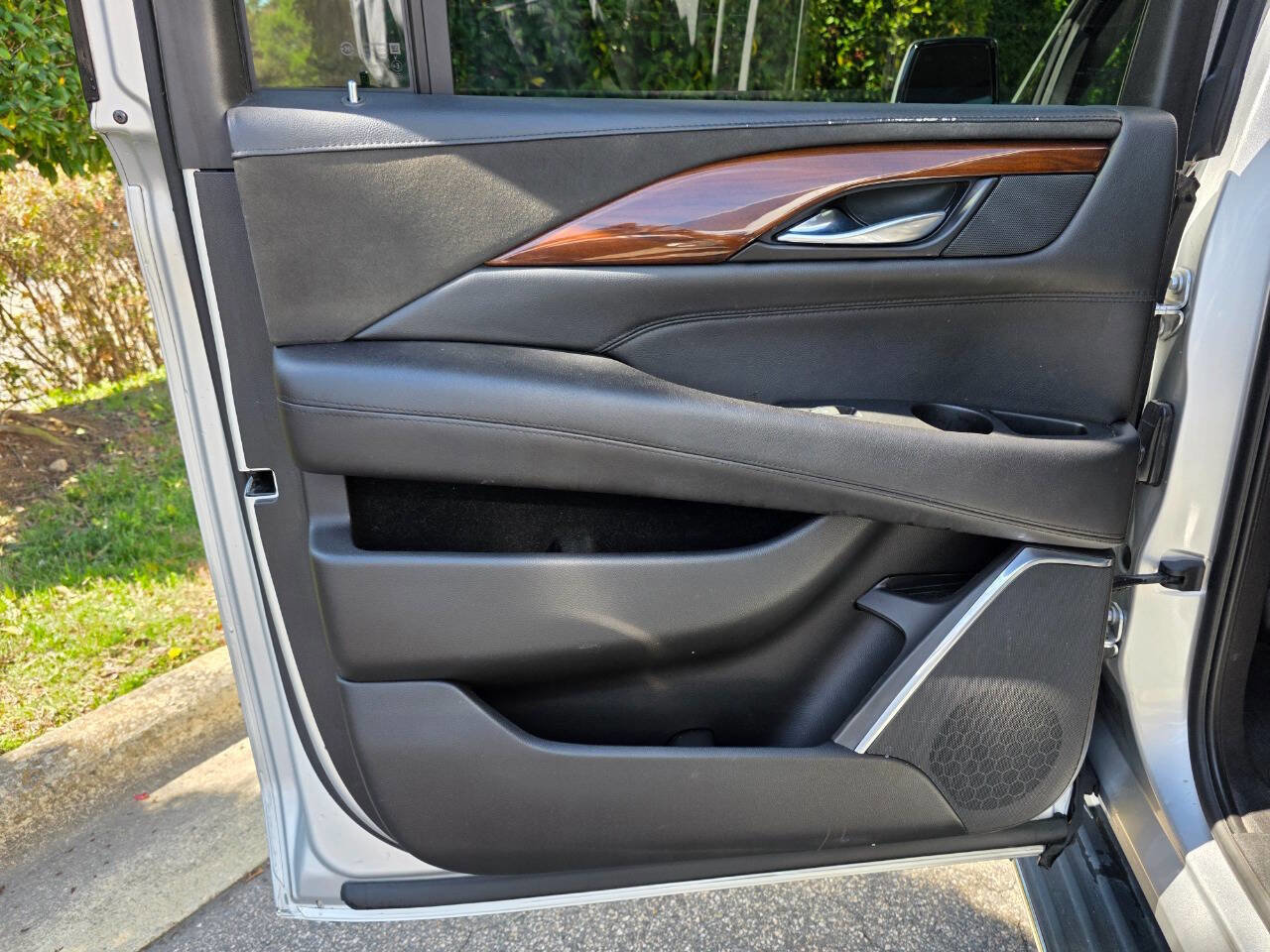 Used 2019 Cadillac Escalade ESV Luxury image 36