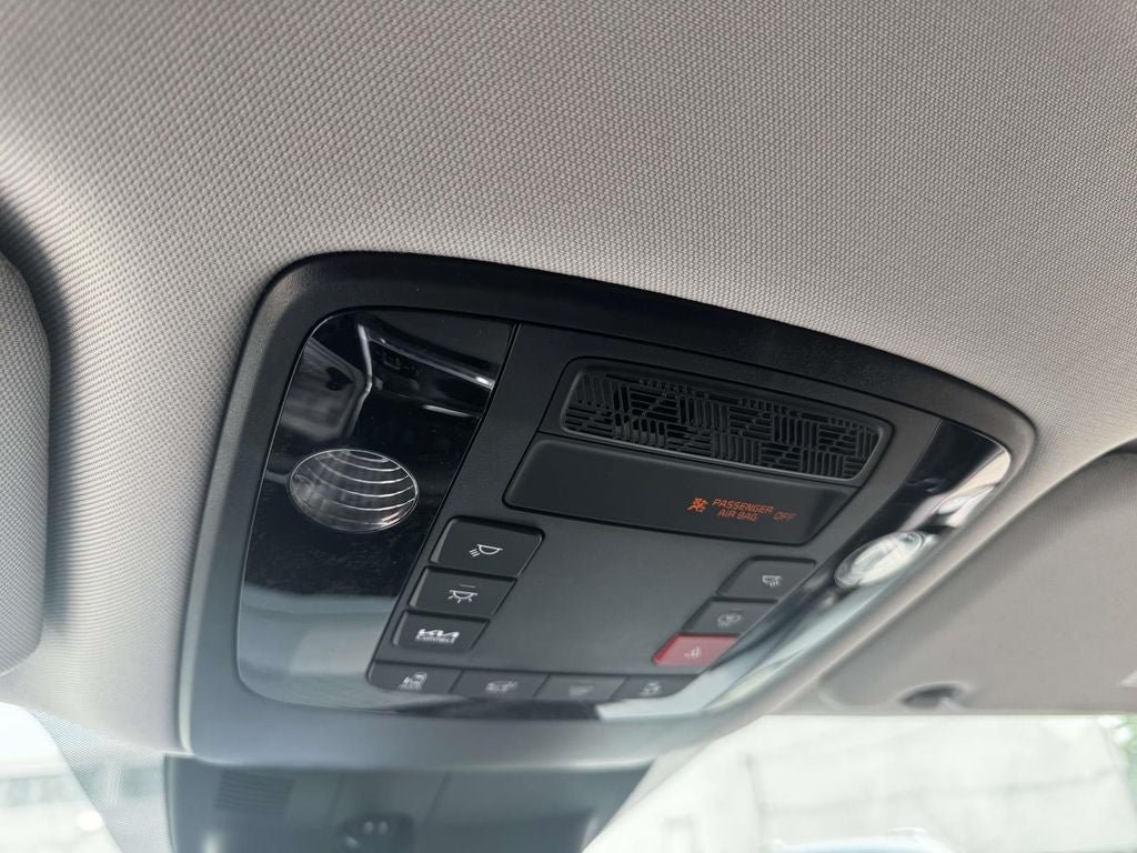 Used 2026 Kia Carnival EX FWD image 31