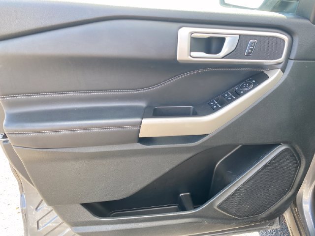 Used 2023 Ford Explorer XLT AWD/4WD image 18