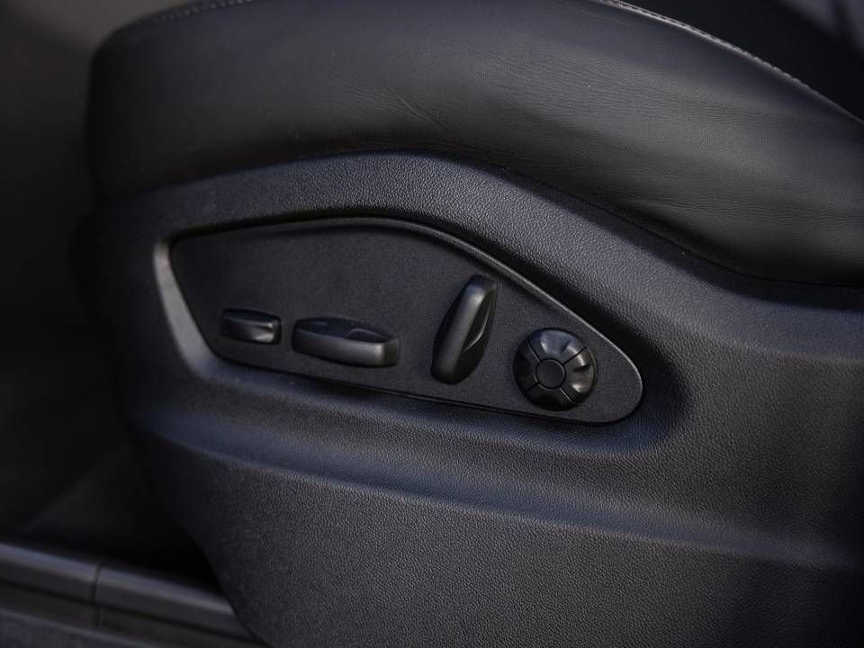 Certified 2026 Porsche Cayenne AWD/4WD image 20