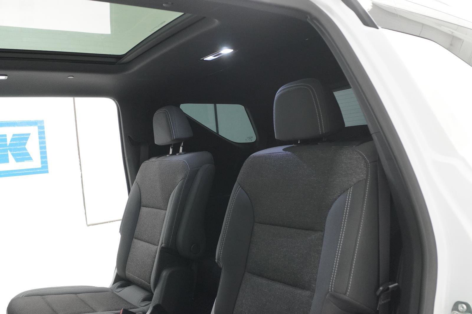 Used 2024 Chevrolet Traverse LT FWD image 40