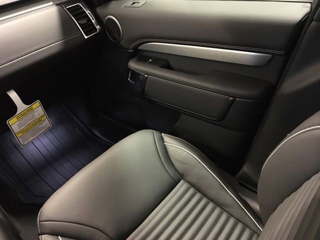 New 2024 Land Rover Discovery Dynamic SE image 28