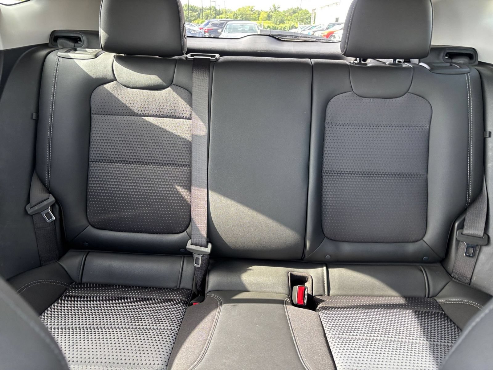 Used 2025 Chevrolet Trax LT w/ LT Convenience Package FWD image 32