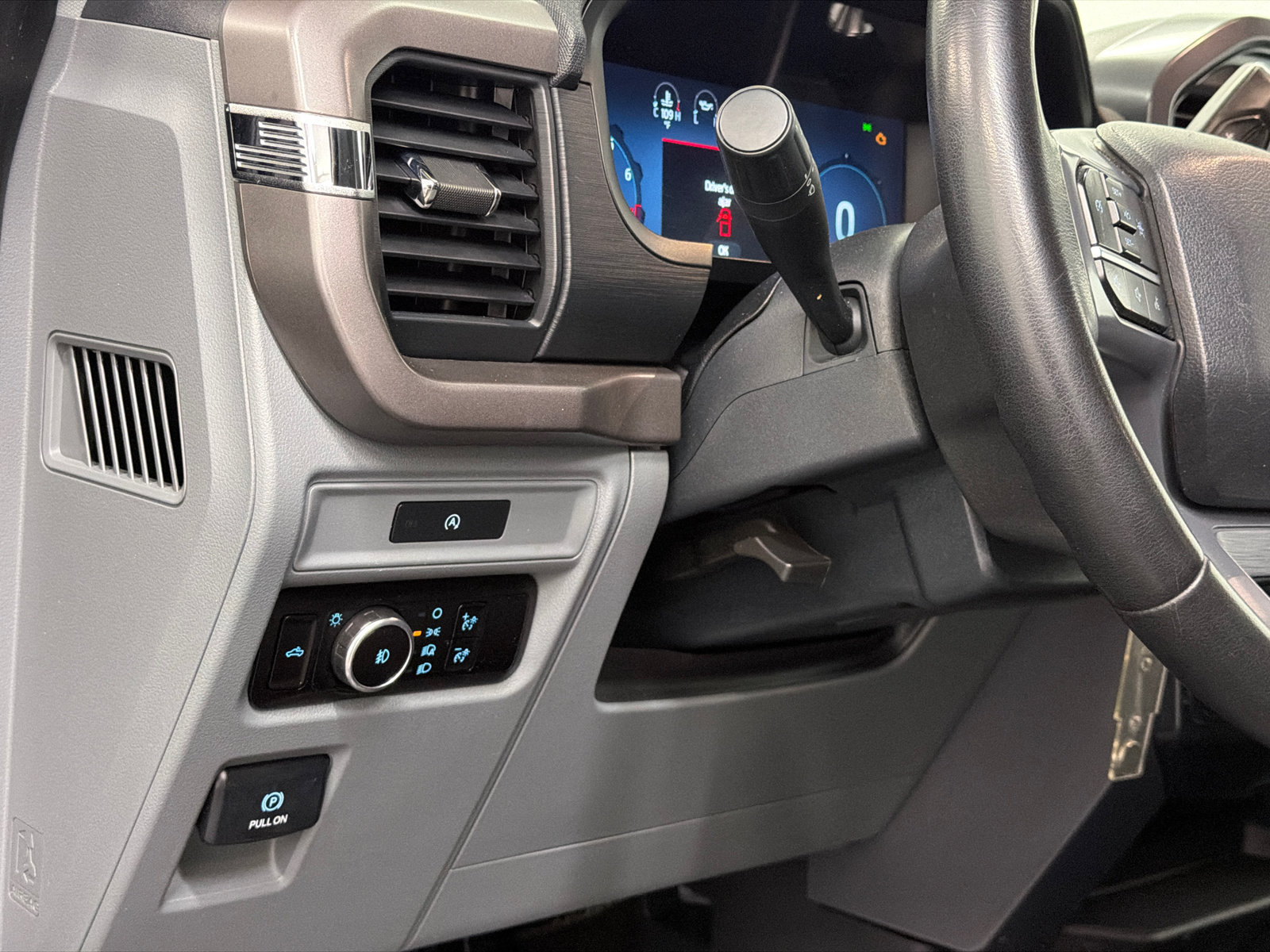 Used 2025 Ford F150 XLT w/ Equipment Group 301A Standard AWD/4WD image 17
