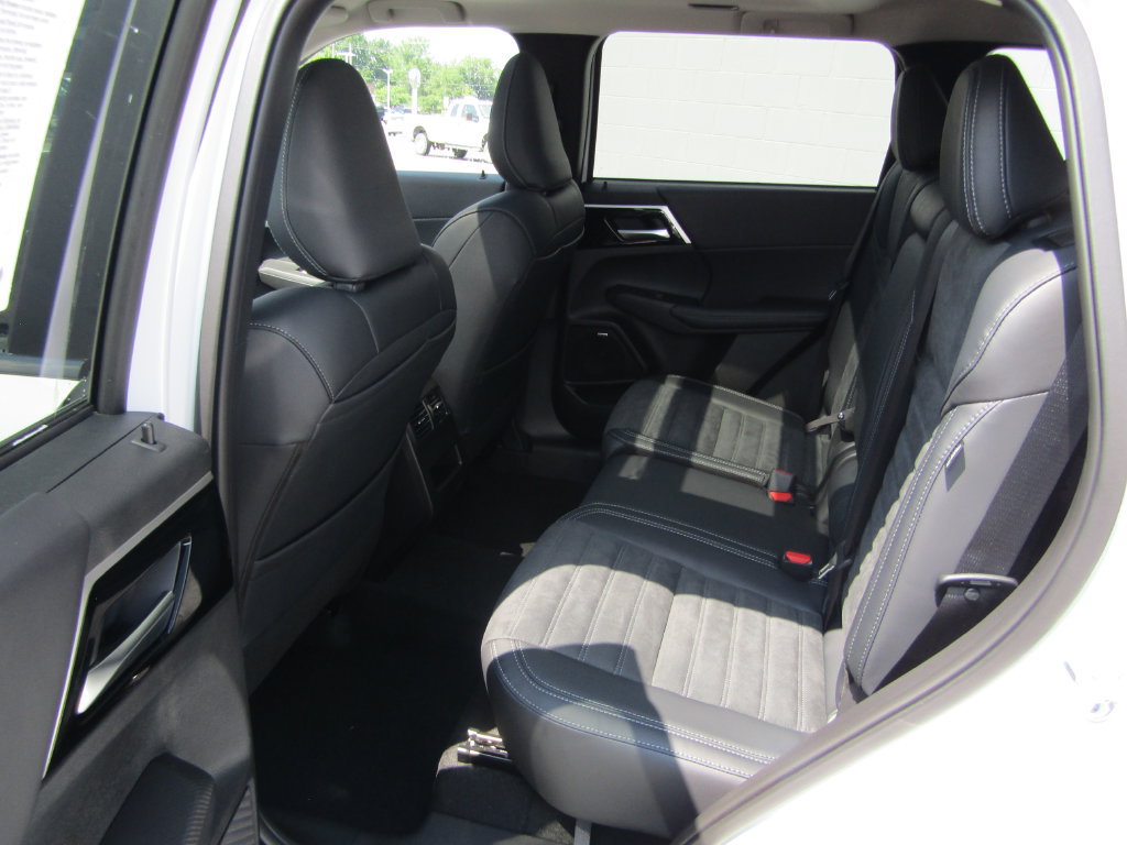Used 2026 Mitsubishi Outlander AWD image 30
