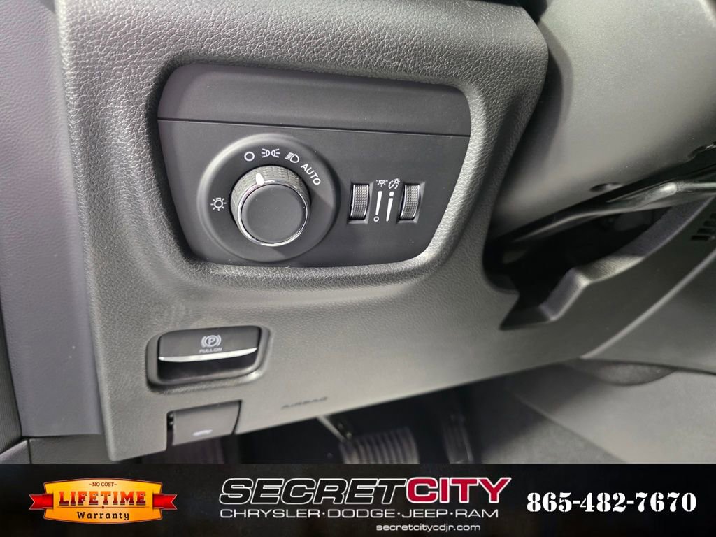 New 2026 Jeep Grand Cherokee Altitude image 15