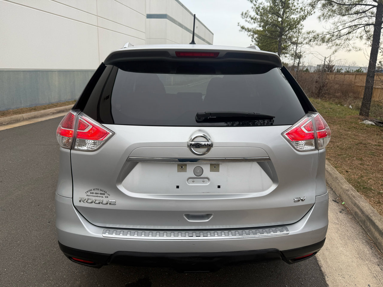 Used 2016 Nissan Rogue SV image 9