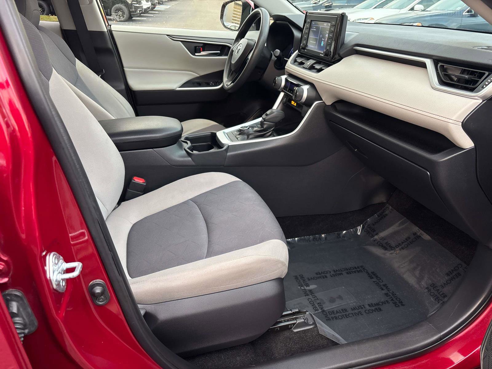 Used 2021 Toyota RAV4 XLE w/ Convenience Package image 27