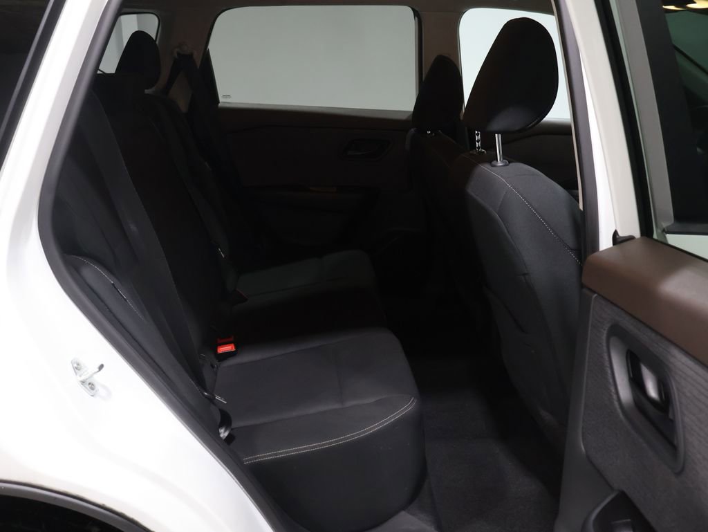 Used 2023 Nissan Rogue S image 20