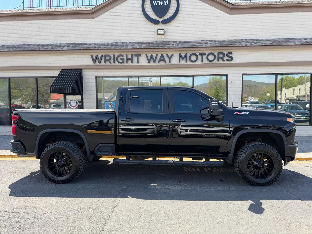 Used 2023 Chevrolet Silverado 2500 LT w/ Midnight Edition image 2
