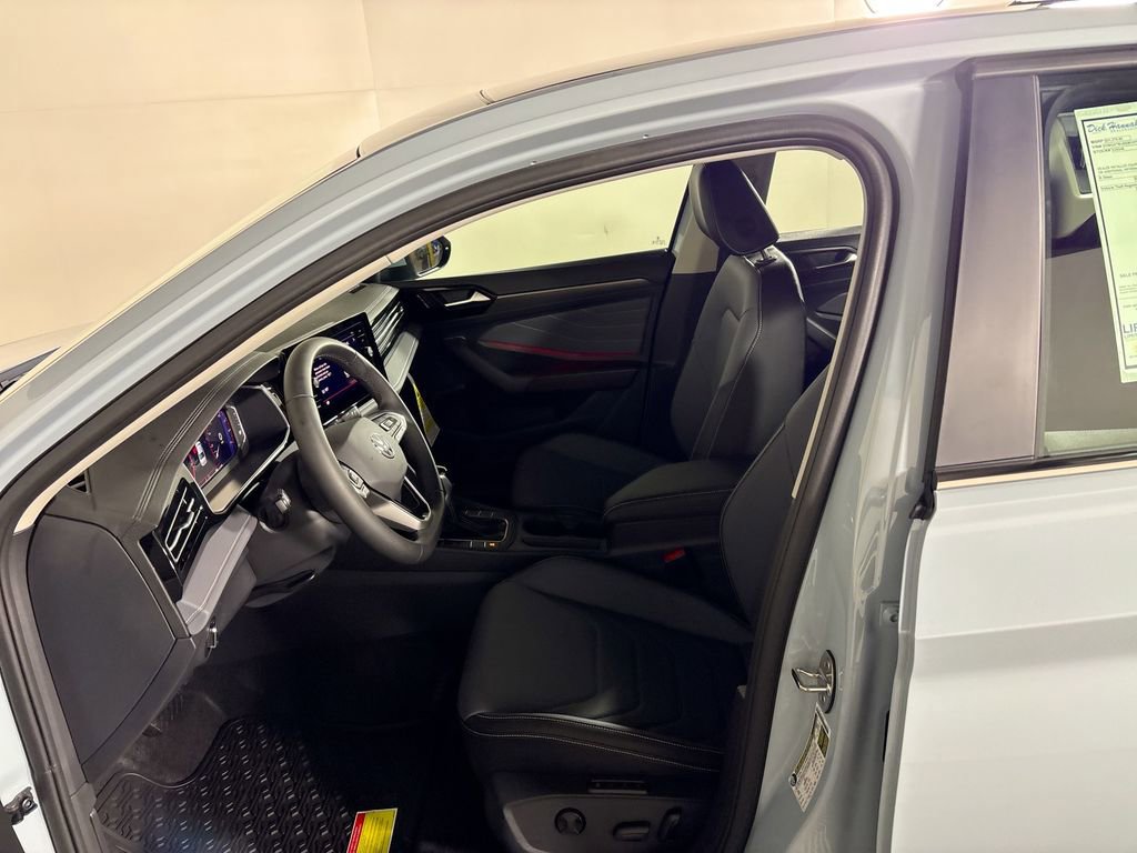 New 2025 Volkswagen Jetta SEL image 11