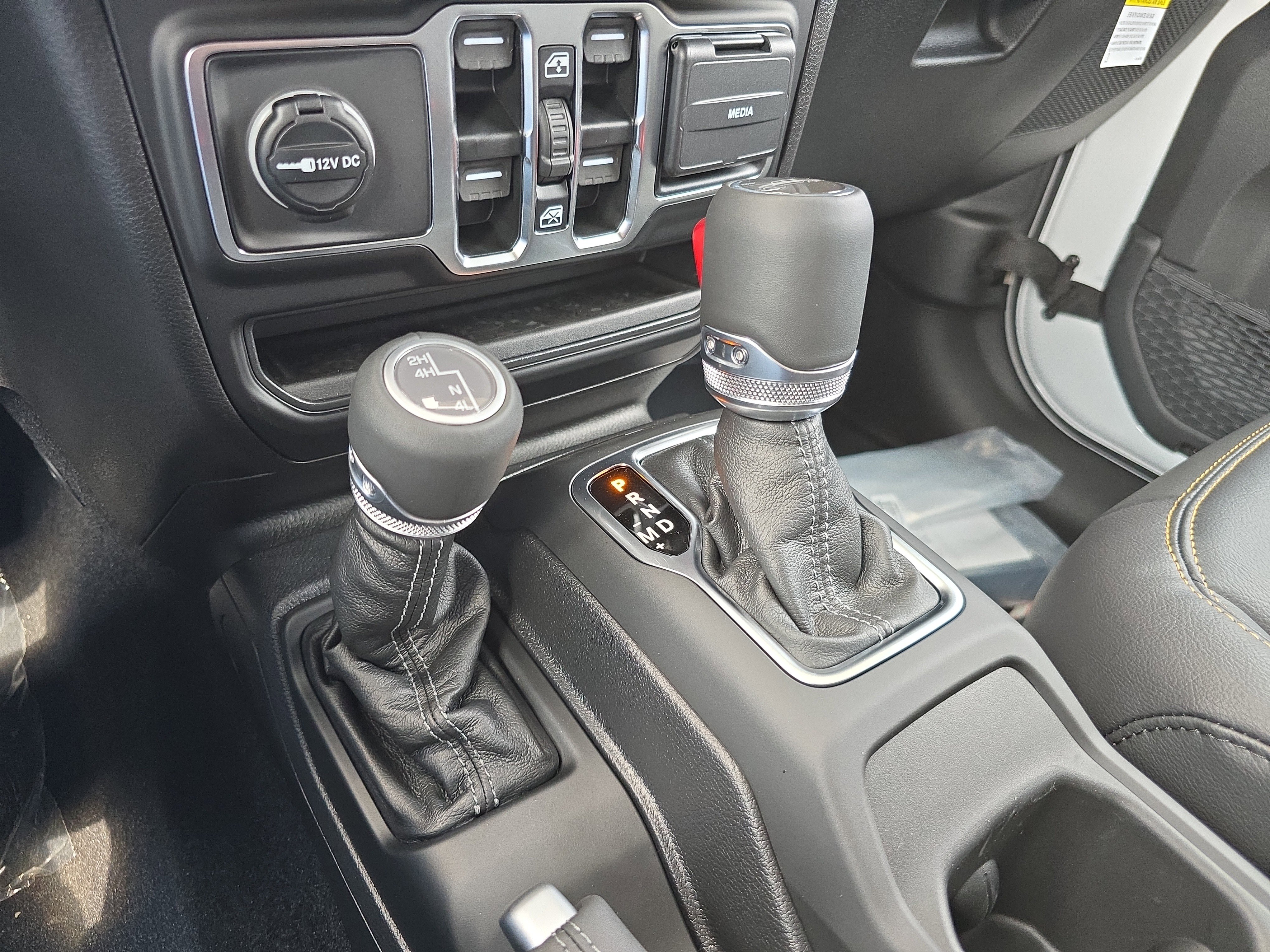 New 2025 Jeep Gladiator Sport image 23