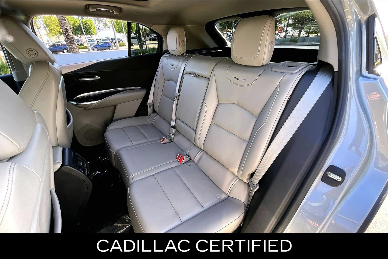 Used 2023 Cadillac XT4 Luxury w/ Cold Weather Package FWD image 14