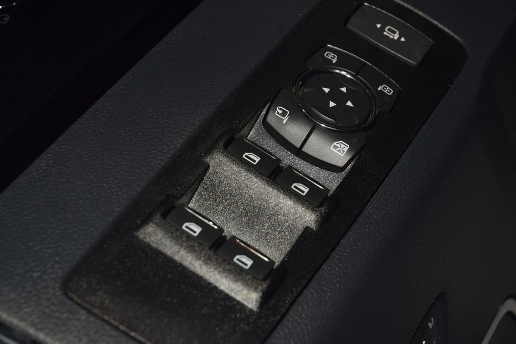 Used 2022 Ford F350 Lariat w/ Black Appearance Package image 46