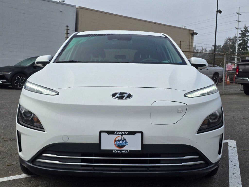 Used 2023 Hyundai Kona SE FWD image 2