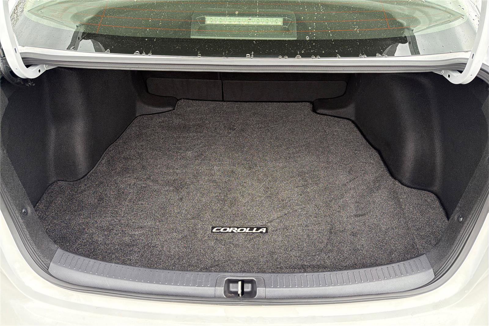Used 2022 Toyota Corolla LE FWD image 12