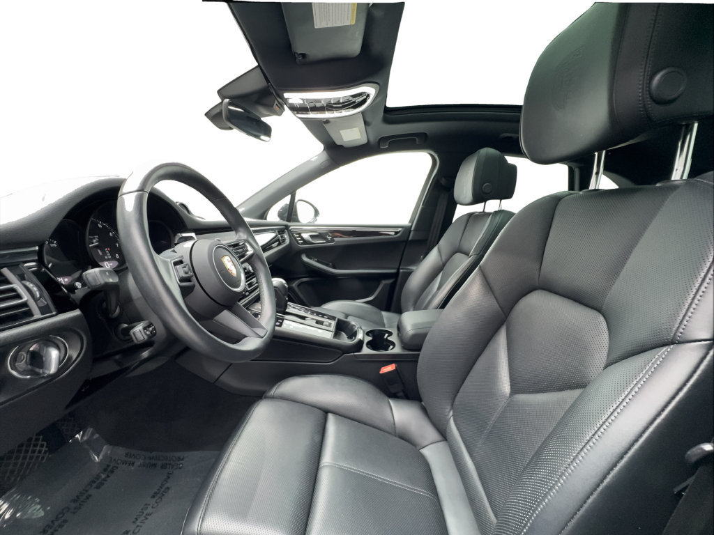 Used 2024 Porsche Macan Turbo AWD/4WD image 21