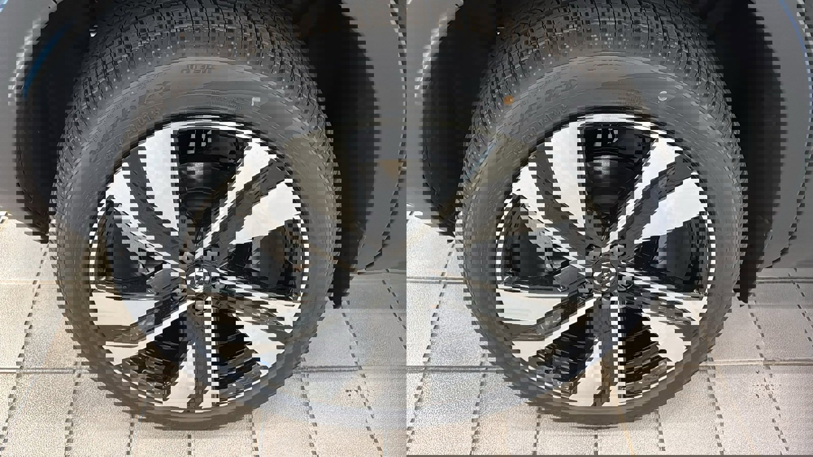 New 2026 Volvo XC40 B5 Ultra w/ Protection Package Premier image 31