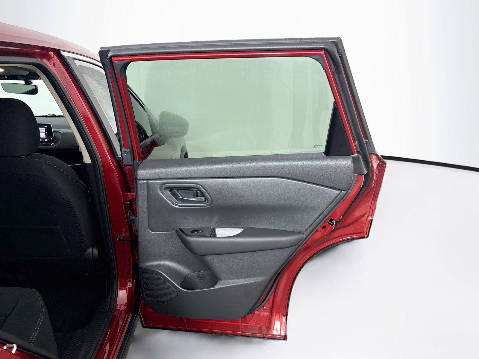 Used 2026 Nissan Rogue S FWD image 31