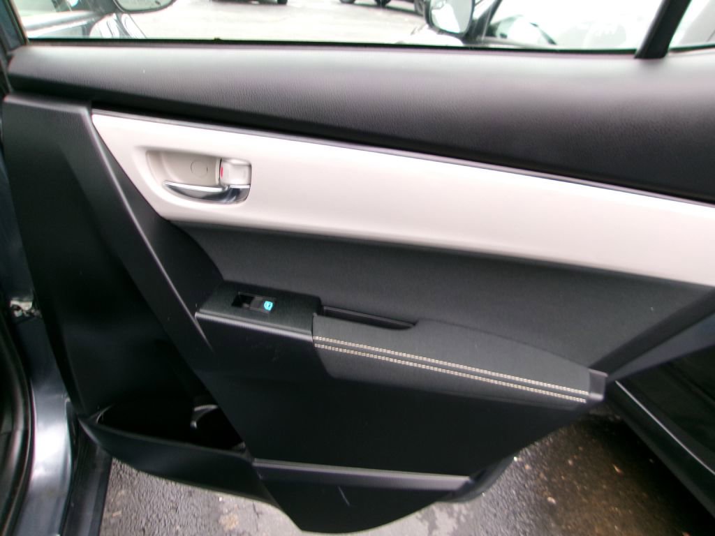 Used 2017 Toyota Corolla LE w/ Carpet Mat Package (TMS) image 13