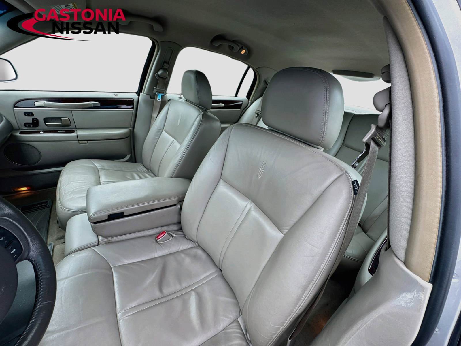 Used 2008 Lincoln Town Car Signature Limited RWD image 19