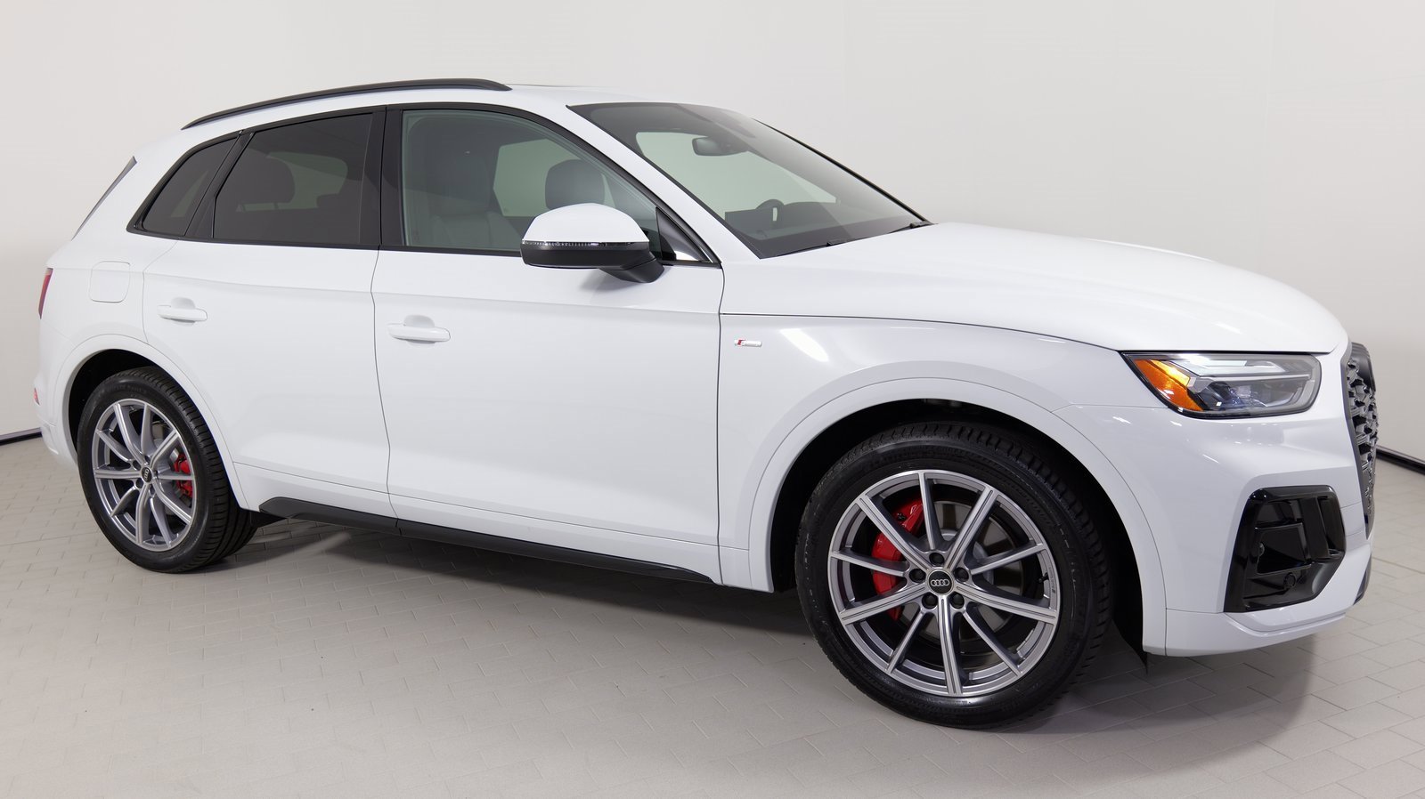 Used 2024 Audi Q5 e Premium Plus w/ Premium Plus Package image 22