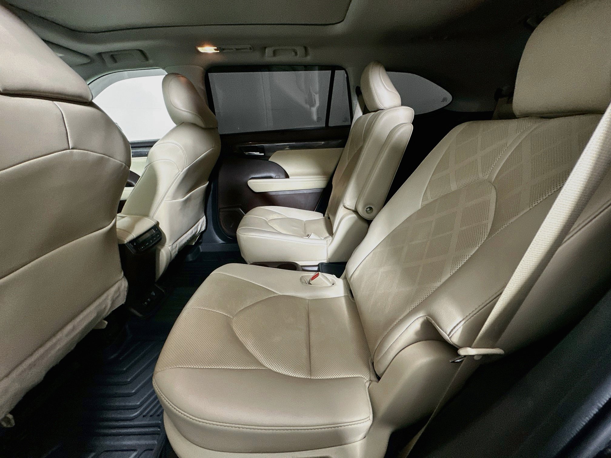 Used 2021 Toyota Highlander Platinum AWD/4WD image 29