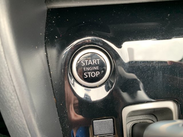 Used 2025 Nissan Versa SR w/ Trunk Package FWD image 23
