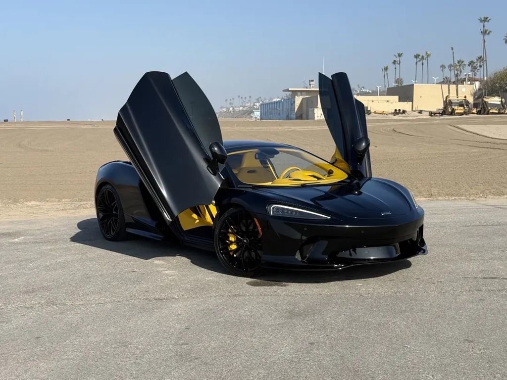 Used 2022 McLaren GT image 2