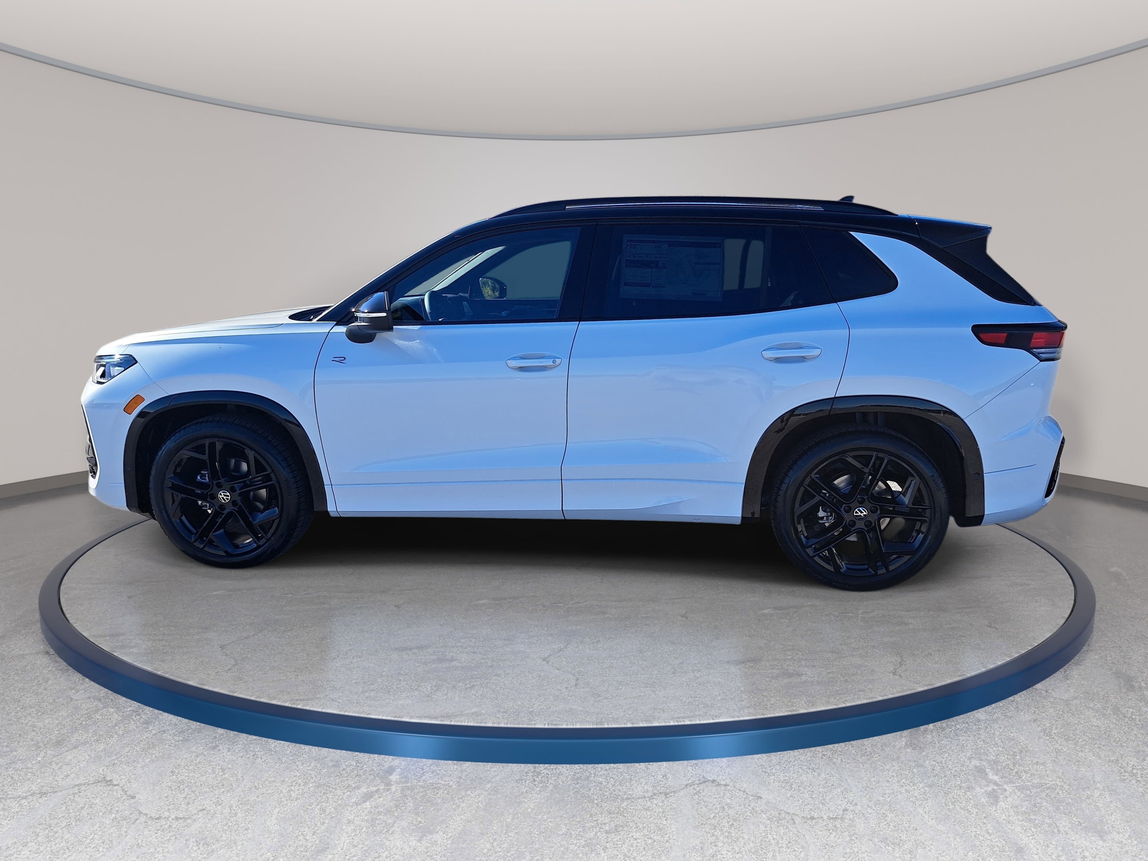New 2026 Volkswagen Tiguan SE R-Line FWD image 8