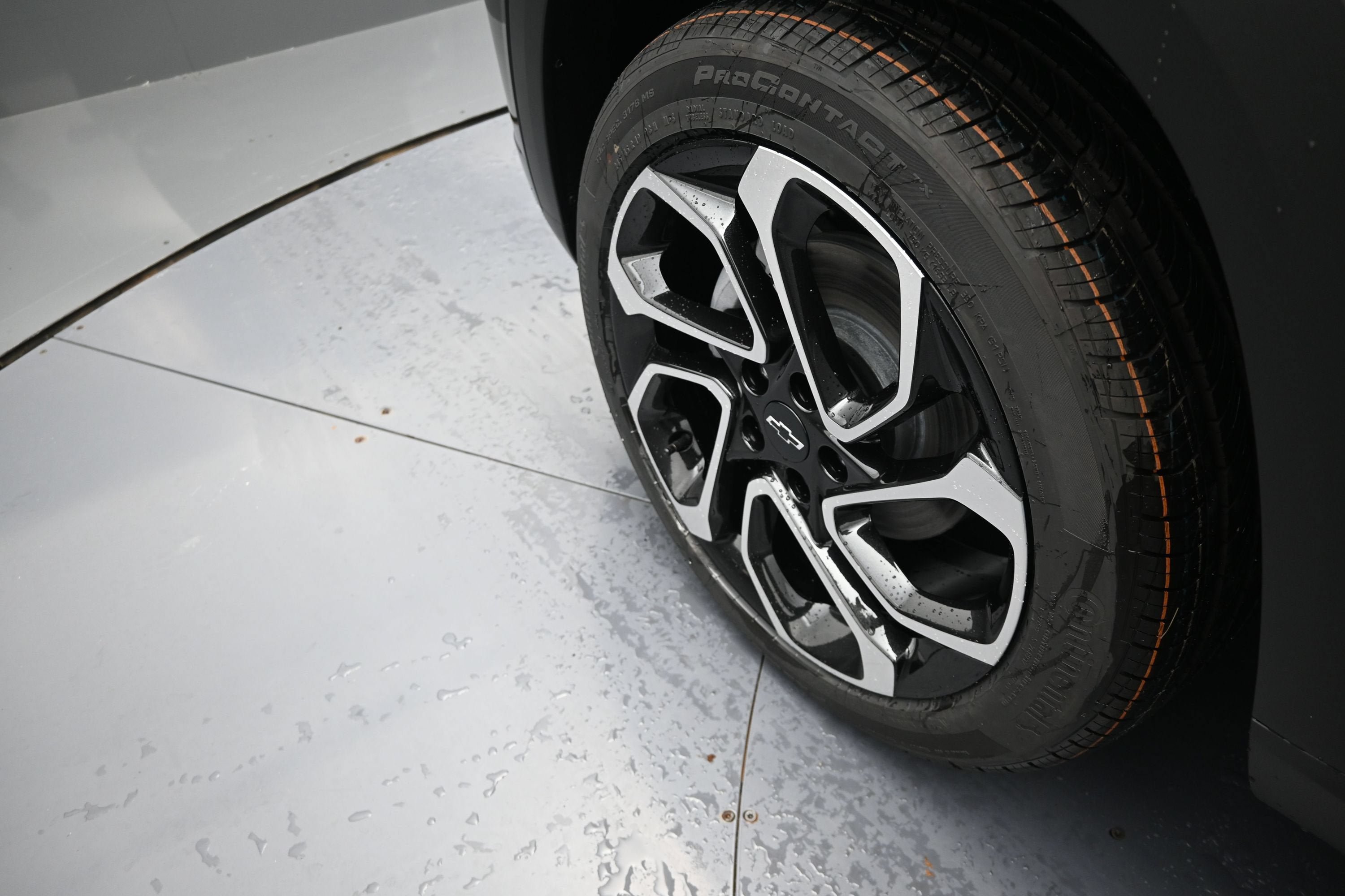 New 2026 Chevrolet Trax RS w/ Sunroof Package FWD image 34