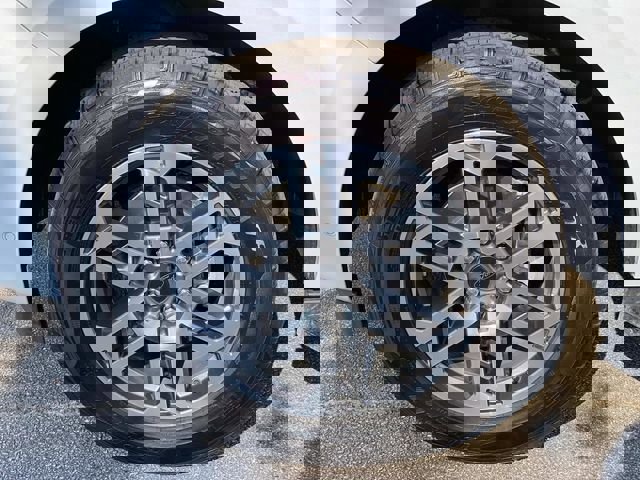 Used 2025 Ford Expedition Active AWD/4WD image 13