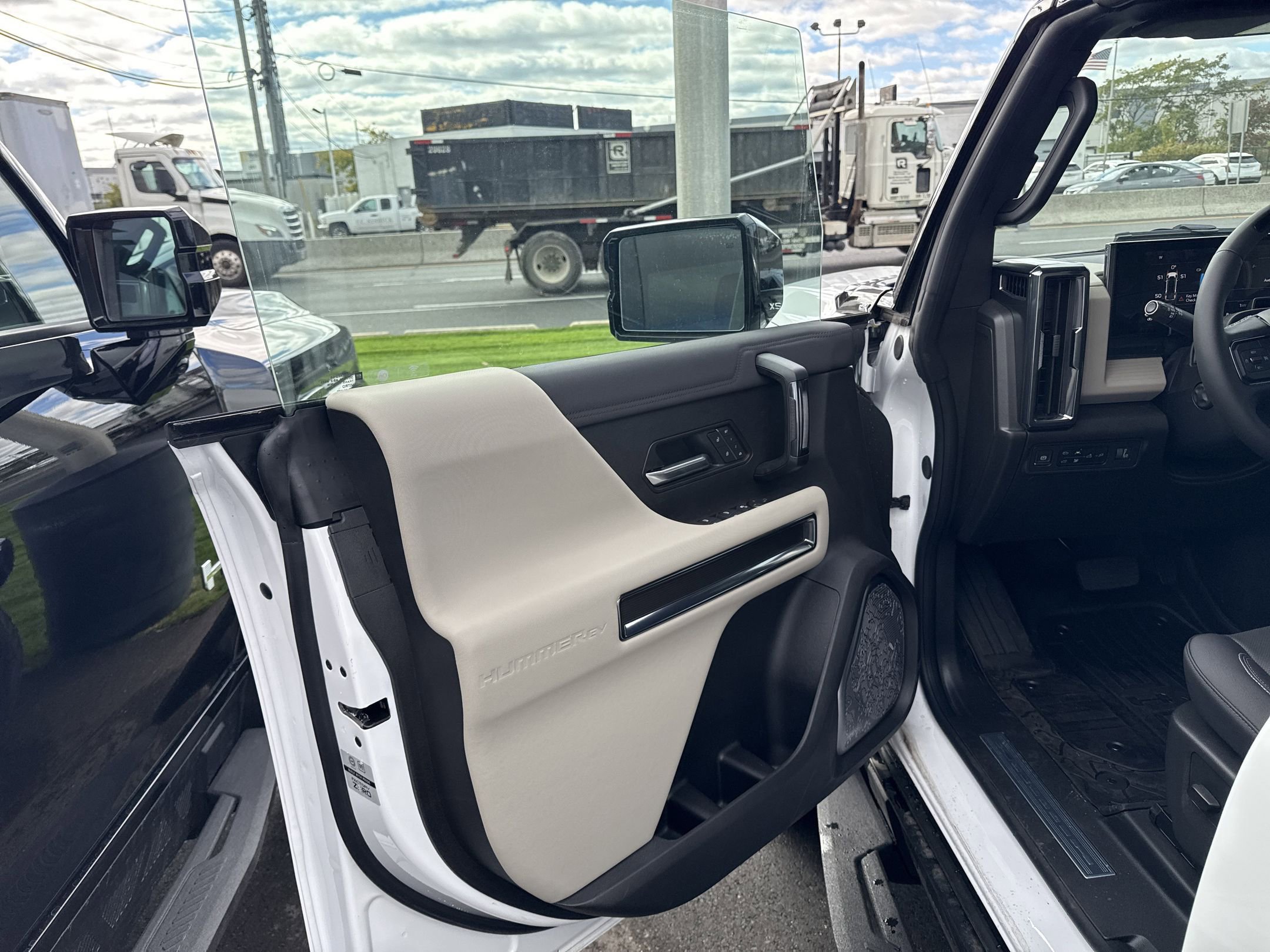 New 2026 GMC Hummer EV 4x4 Crew Cab image 8