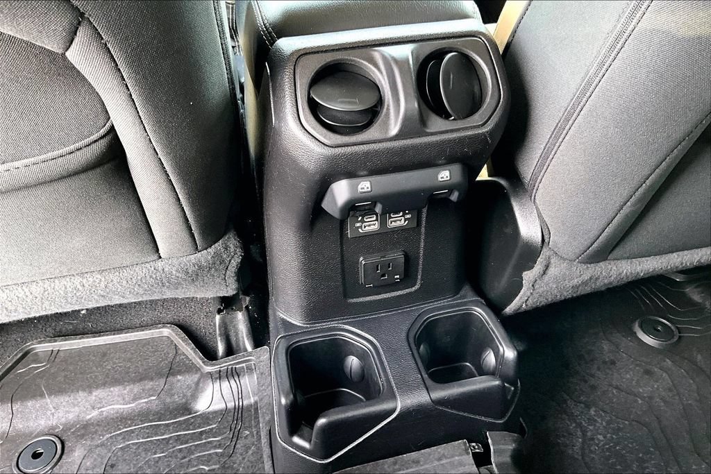 Used 2021 Jeep Wrangler Unlimited Sahara AWD/4WD image 31