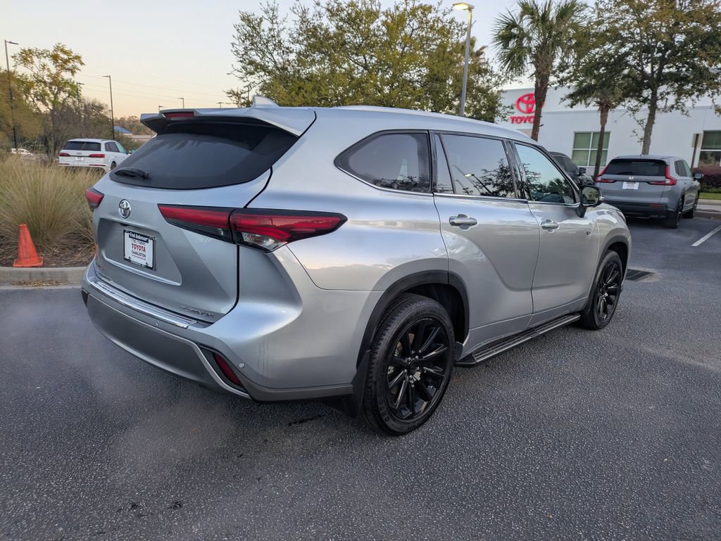 Used 2024 Toyota Highlander Platinum image 5