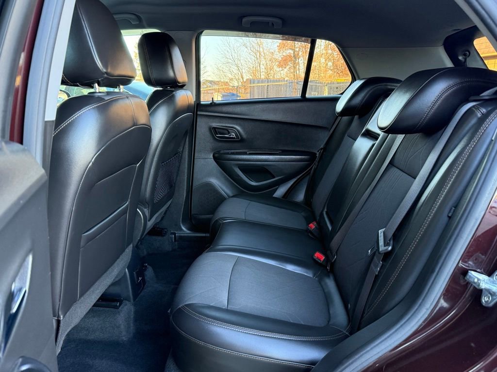 Used 2021 Chevrolet Trax LT w/ LT Convenience Package image 14