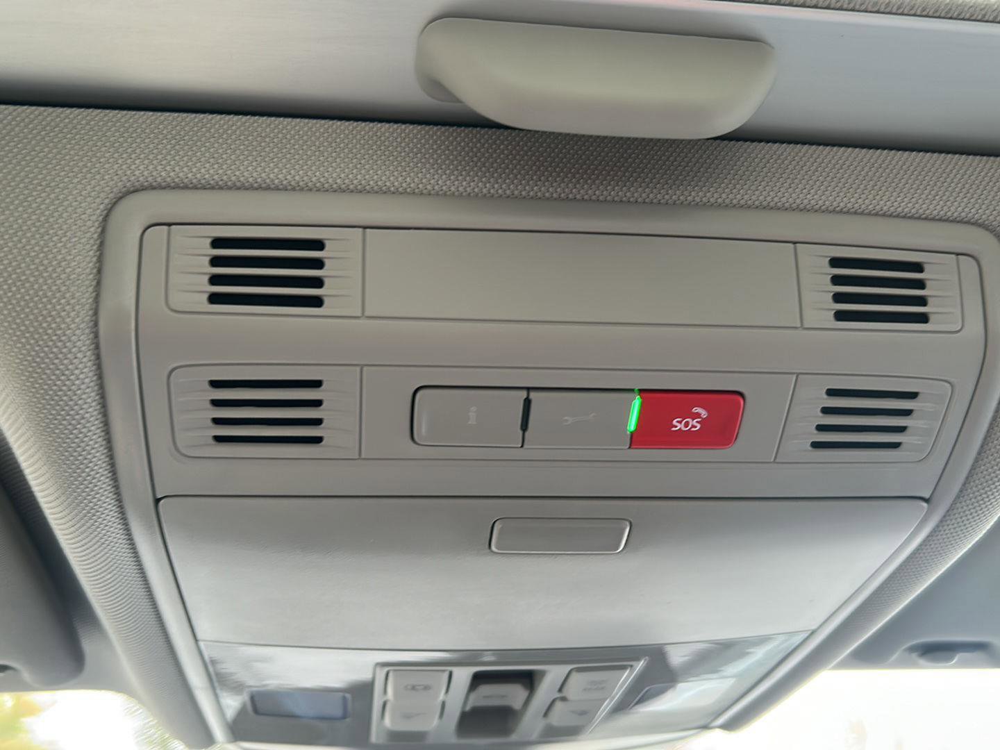 Used 2025 Volkswagen Jetta SE w/ Sunroof Package image 16