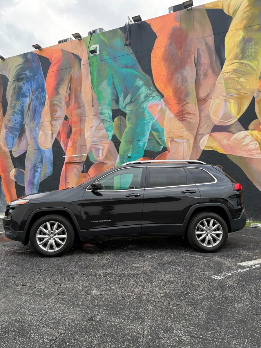 Used 2016 Jeep Cherokee Limited image 3