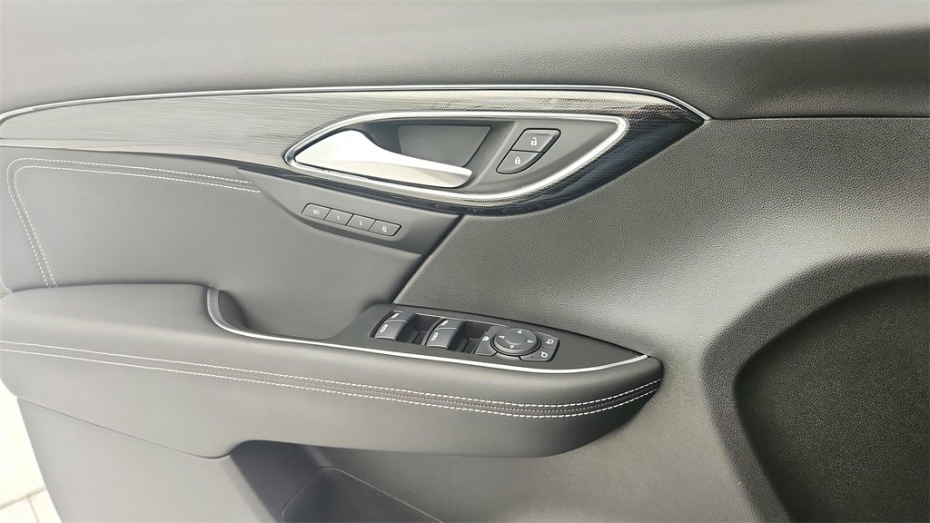 Used 2023 Buick Envision Essence w/ Sport Touring Package image 25